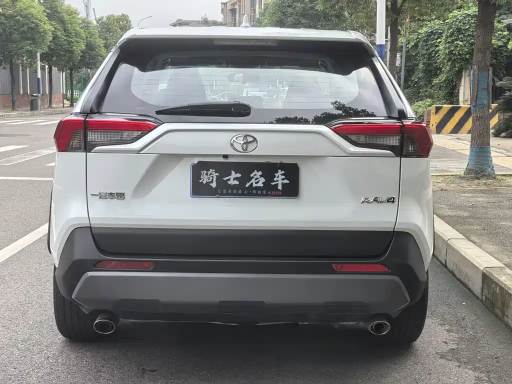 Toyota RAV4 — фото 6