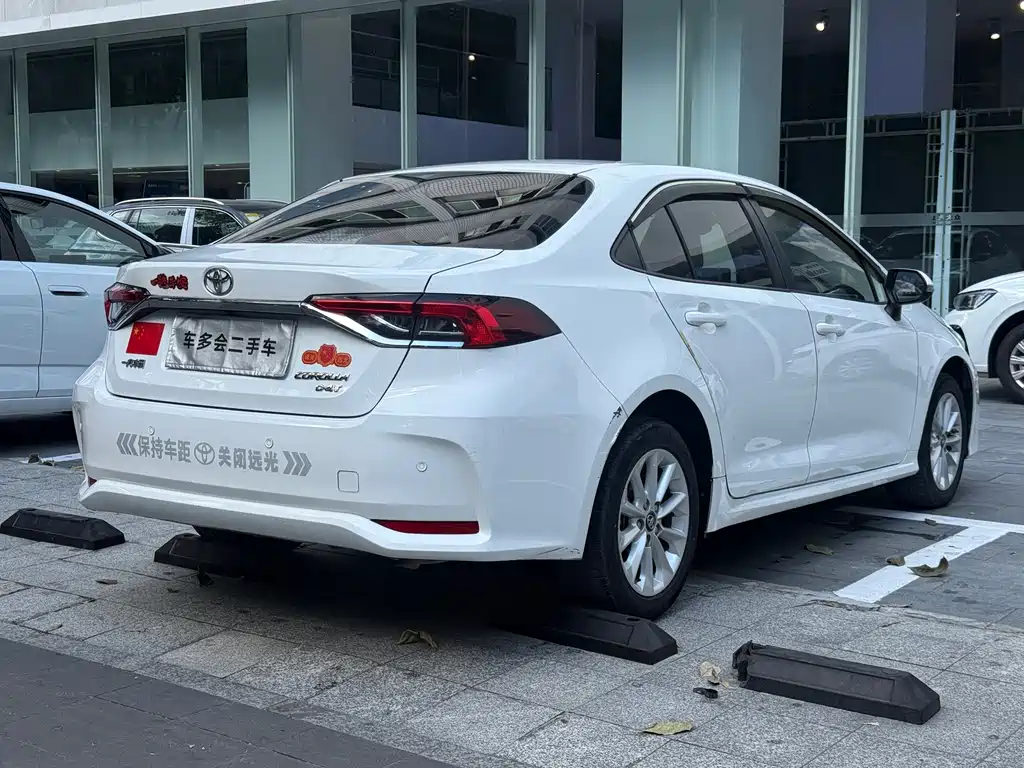 Toyota Corolla — фото 4