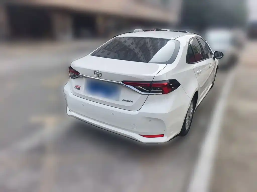Toyota Corolla — фото 4