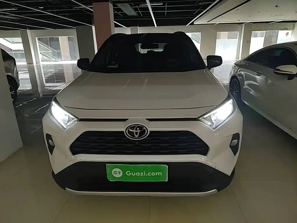 Toyota RAV4 — фото 2