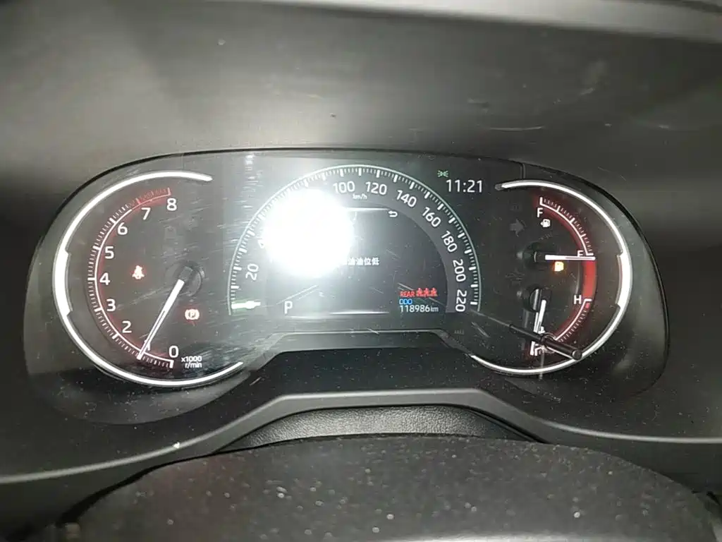 Toyota RAV4 — фото 11