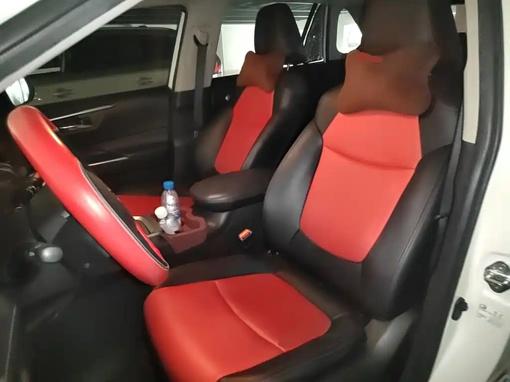 Toyota RAV4 — фото 14