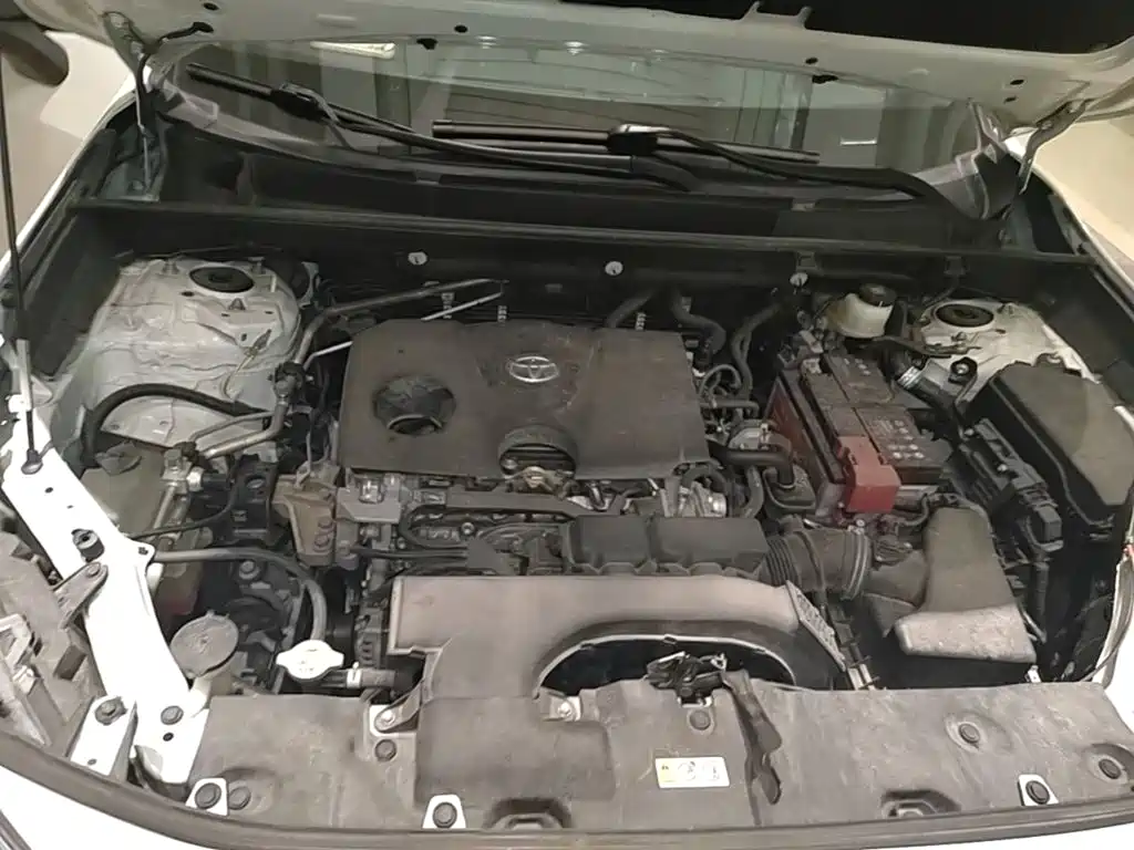 Toyota RAV4 — фото 19