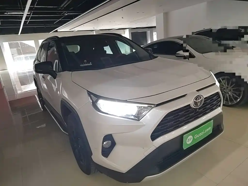 Toyota RAV4 — фото 3