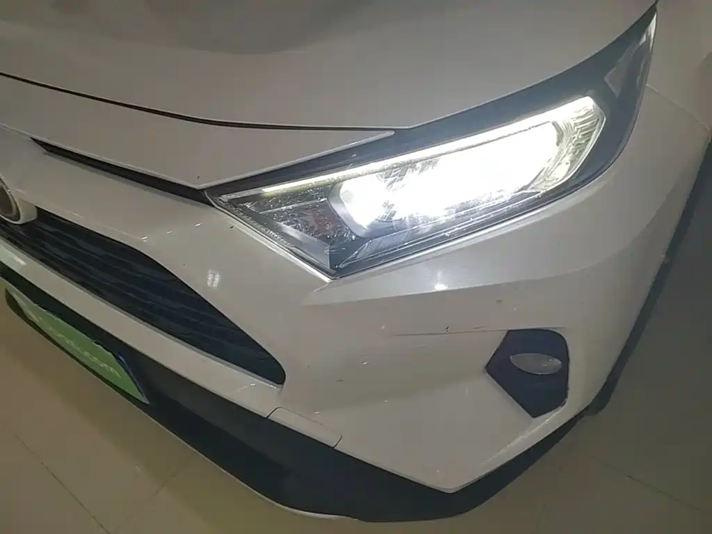 Toyota RAV4 — фото 23