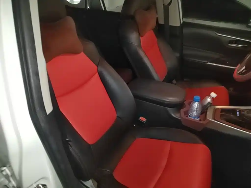 Toyota RAV4 — фото 24