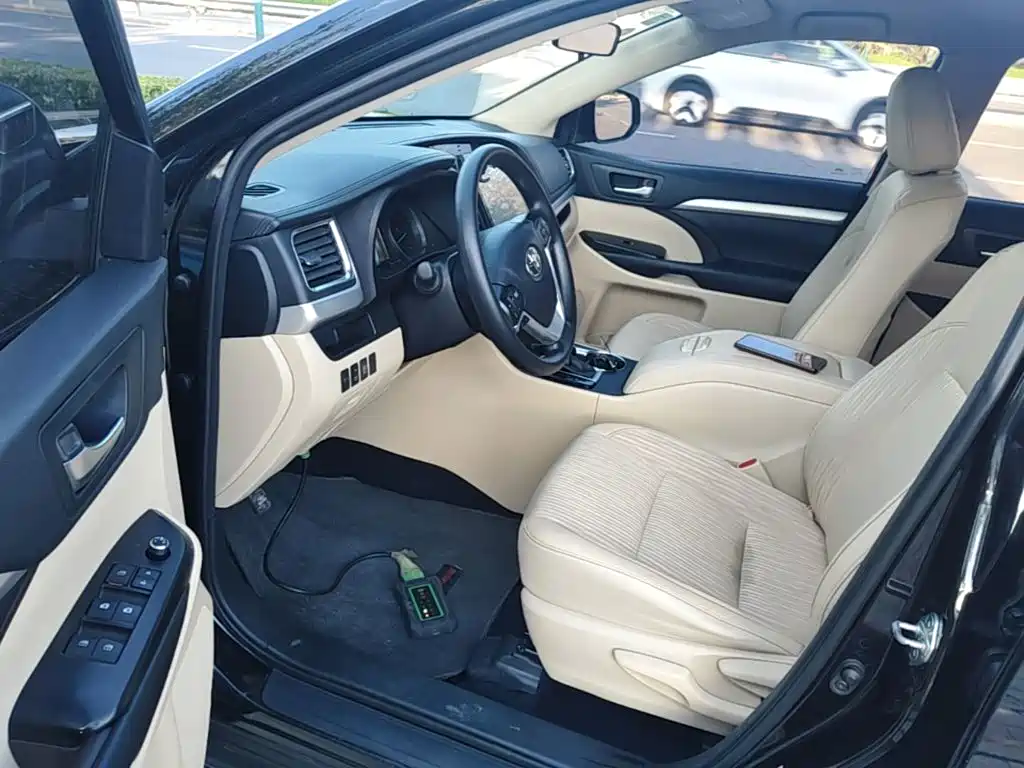 Toyota Highlander — фото 15