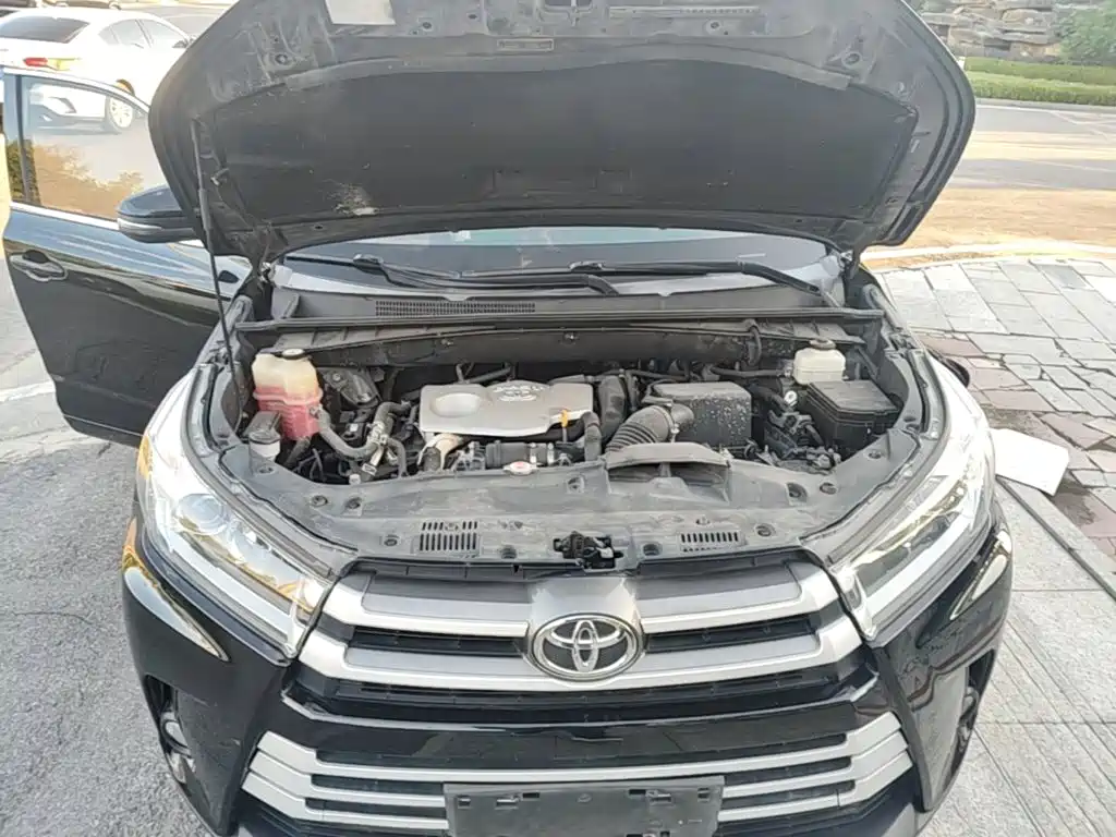 Toyota Highlander — фото 19