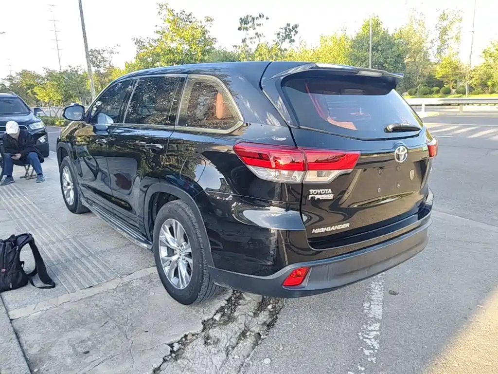 Toyota Highlander — фото 4