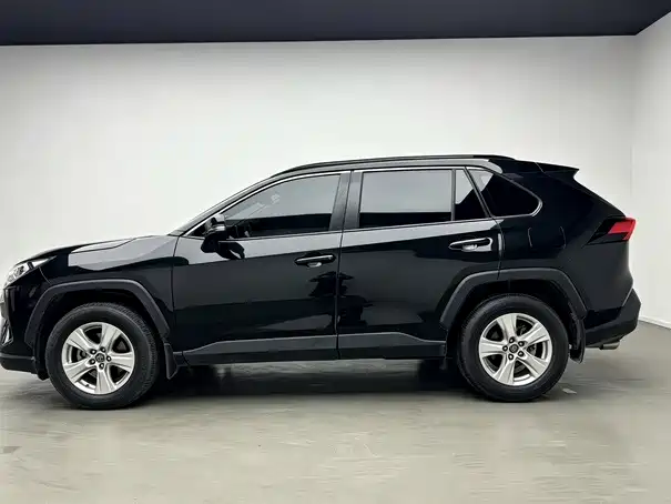 Toyota RAV4 — фото 3