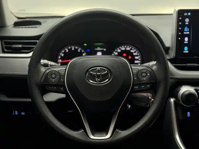 Toyota RAV4 — фото 7