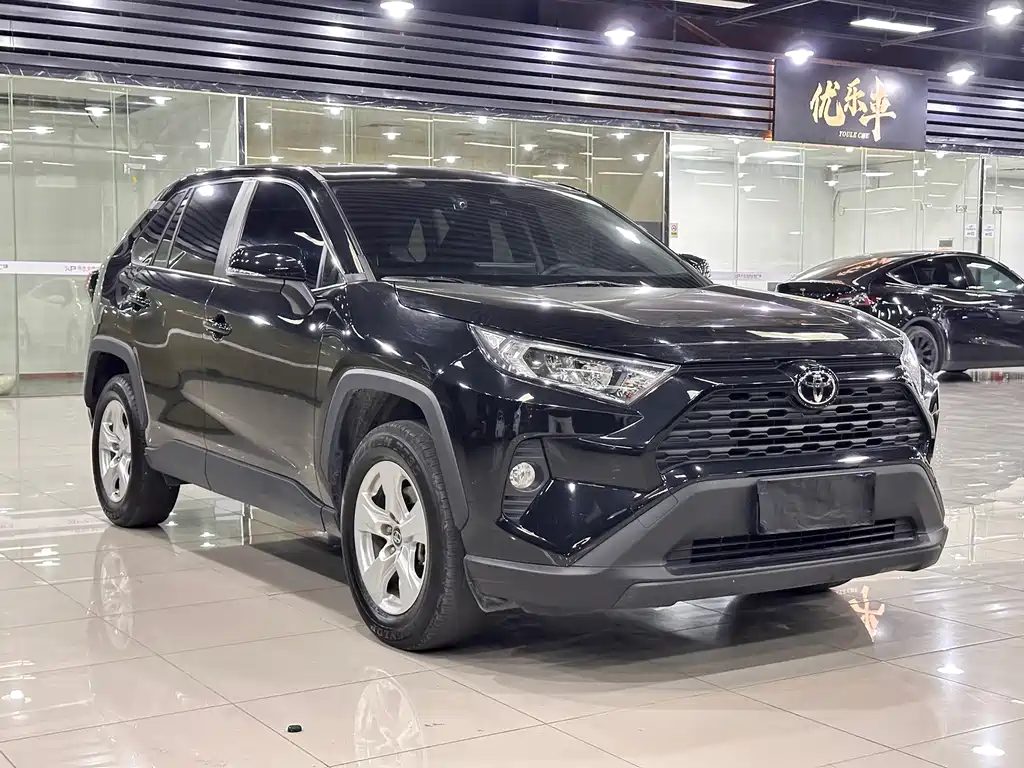 Toyota RAV4 — фото 3