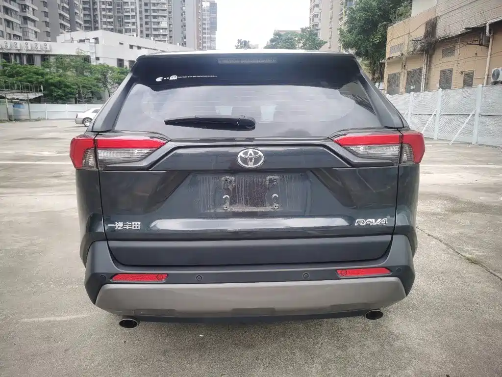 Toyota RAV4 — фото 3
