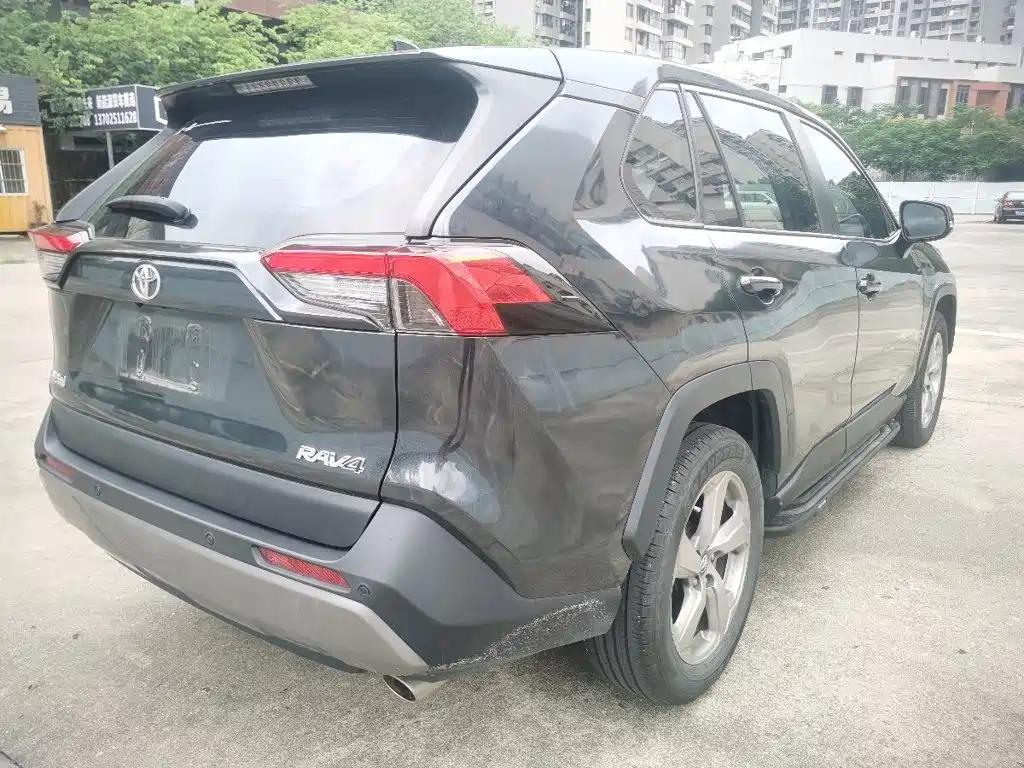 Toyota RAV4 — фото 4