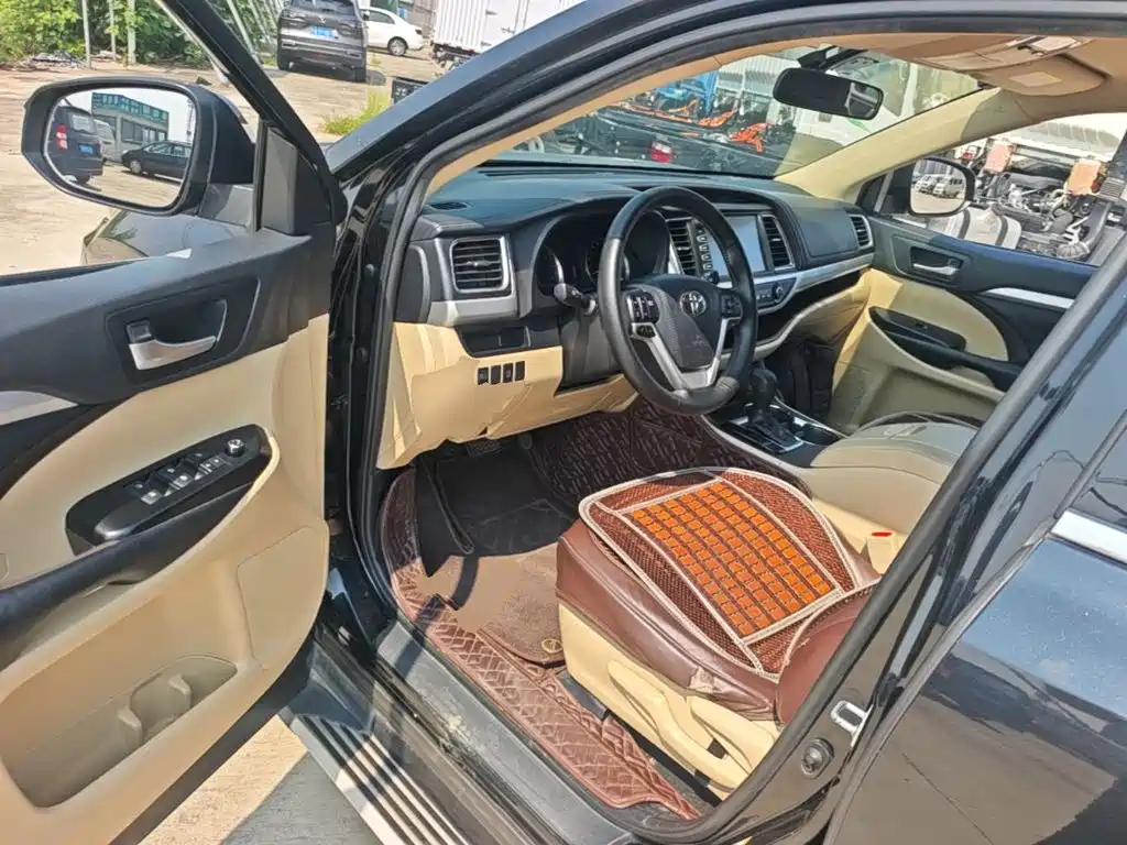 Toyota Highlander — фото 11