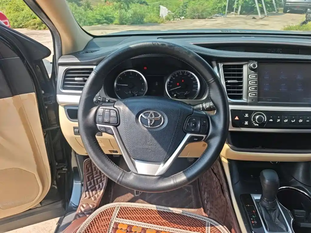 Toyota Highlander — фото 6