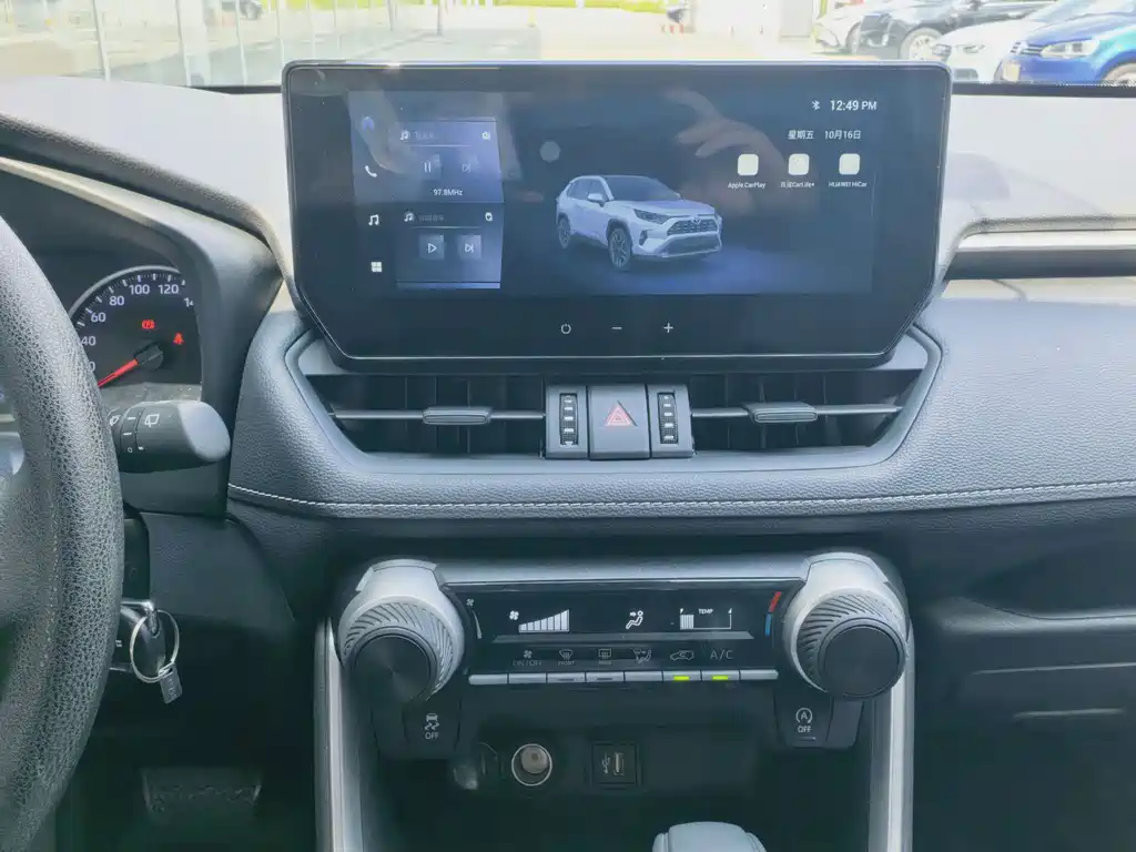 Toyota RAV4 — фото 16