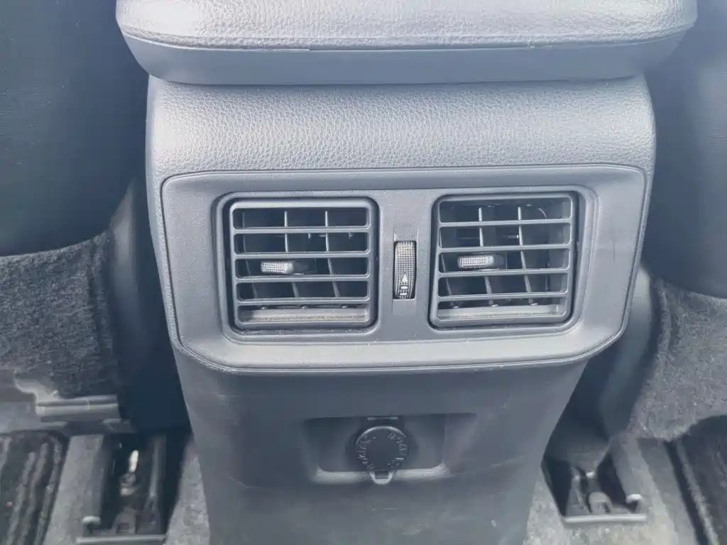 Toyota RAV4 — фото 17