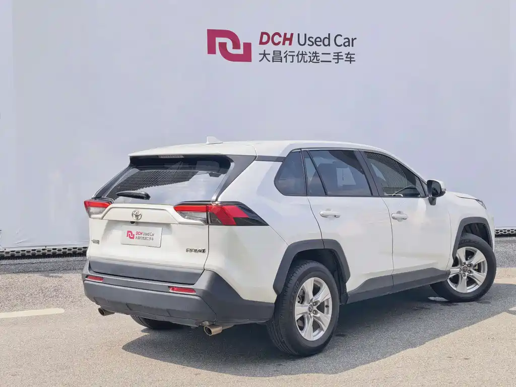 Toyota RAV4 — фото 4