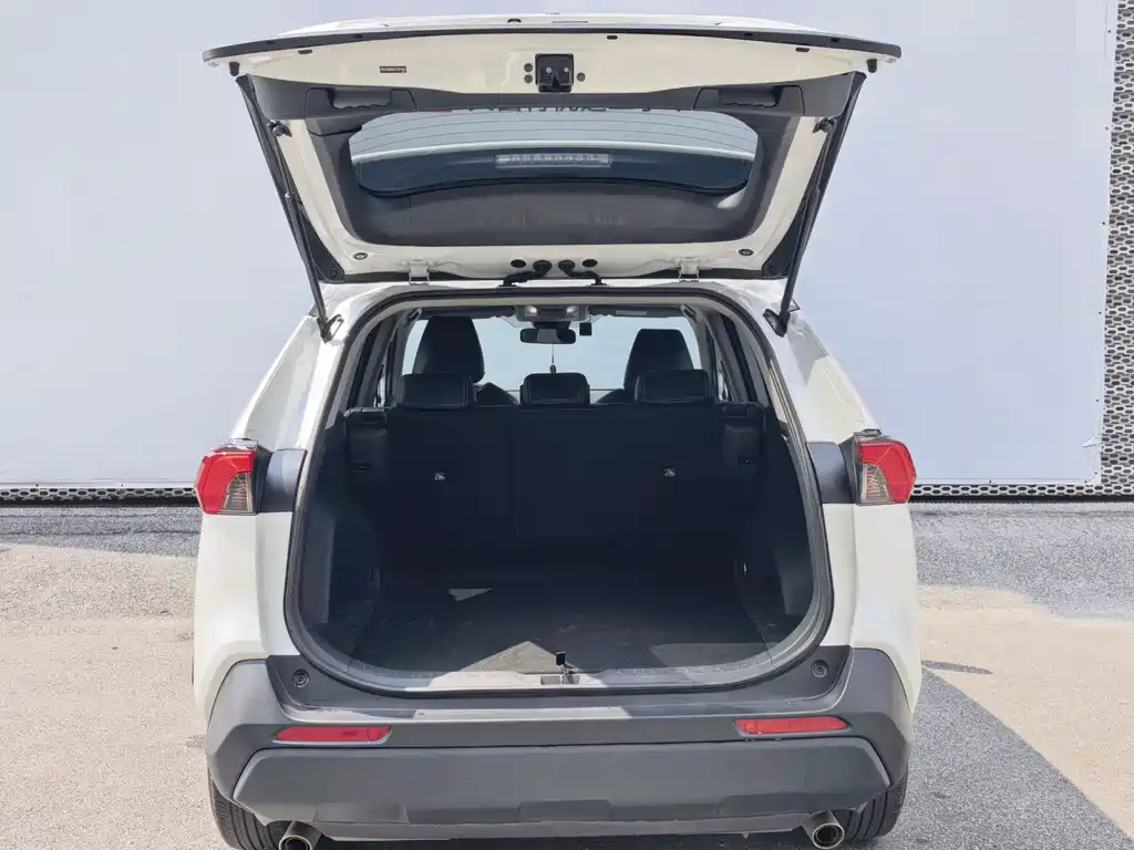 Toyota RAV4 — фото 6