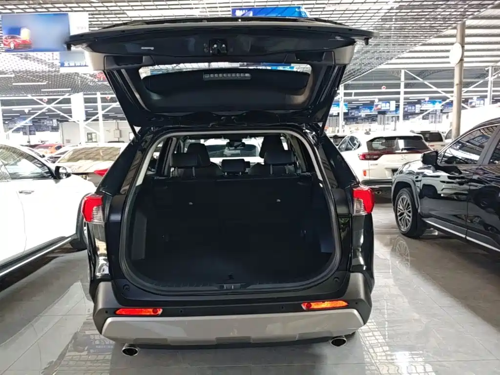 Toyota RAV4 — фото 14