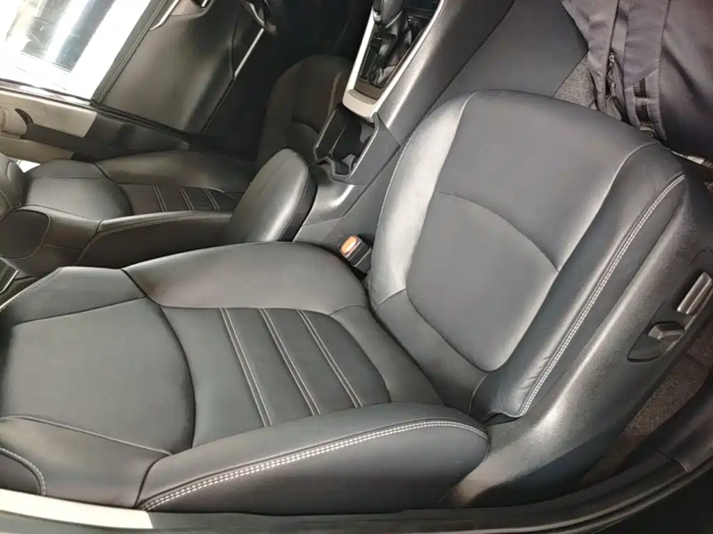 Toyota RAV4 — фото 19