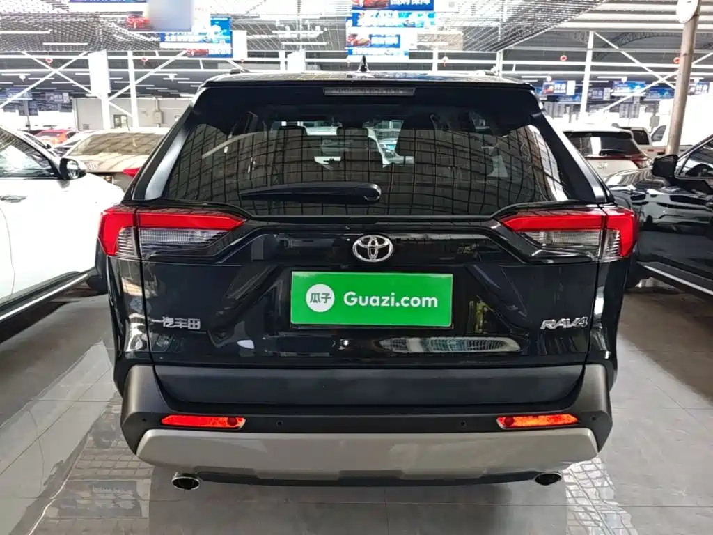 Toyota RAV4 — фото 3