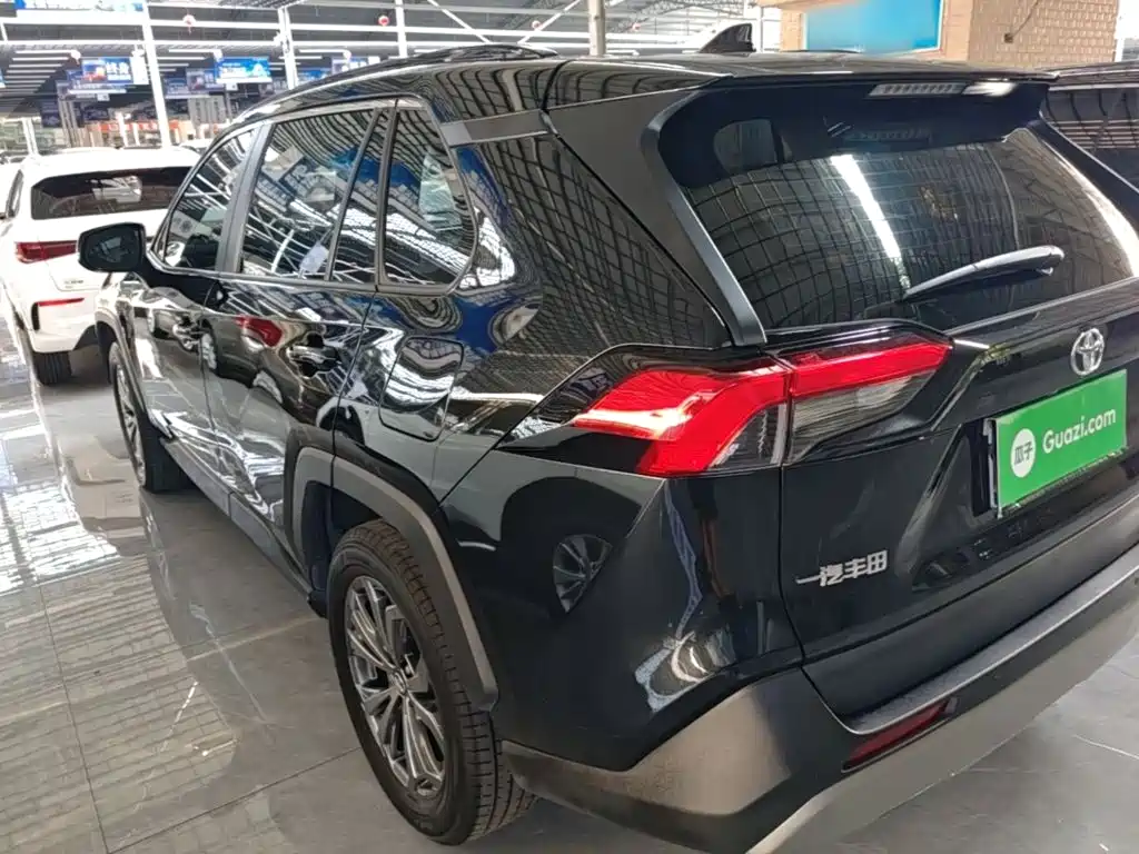 Toyota RAV4 — фото 22