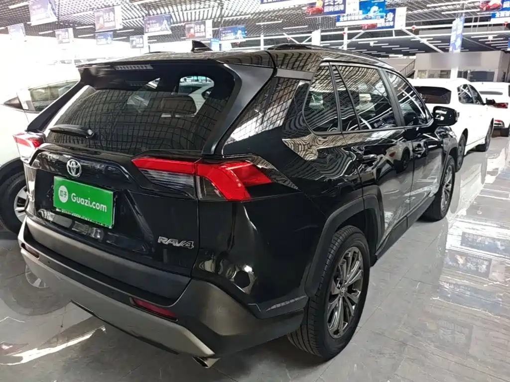 Toyota RAV4 — фото 4