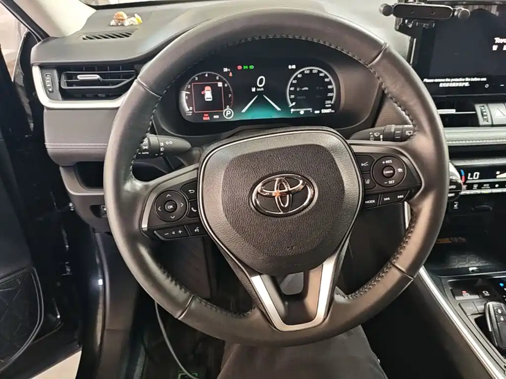 Toyota RAV4 — фото 6