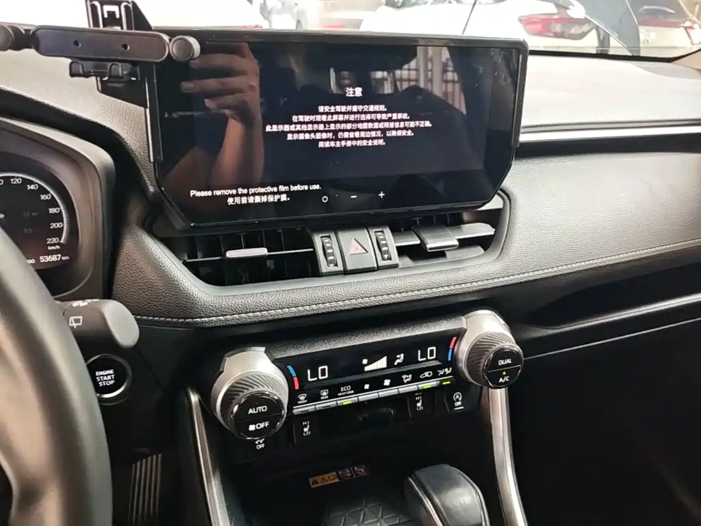 Toyota RAV4 — фото 8