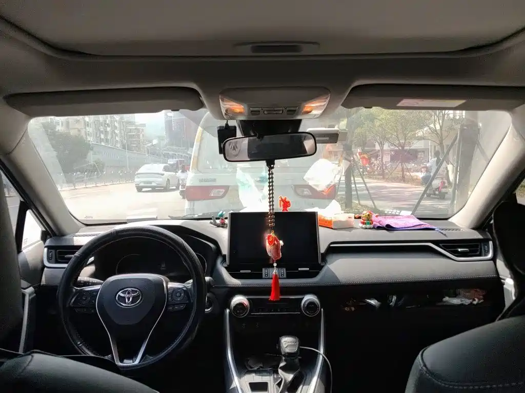 Toyota RAV4 — фото 19