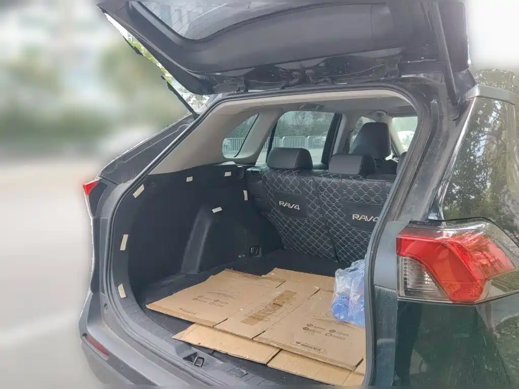 Toyota RAV4 — фото 20
