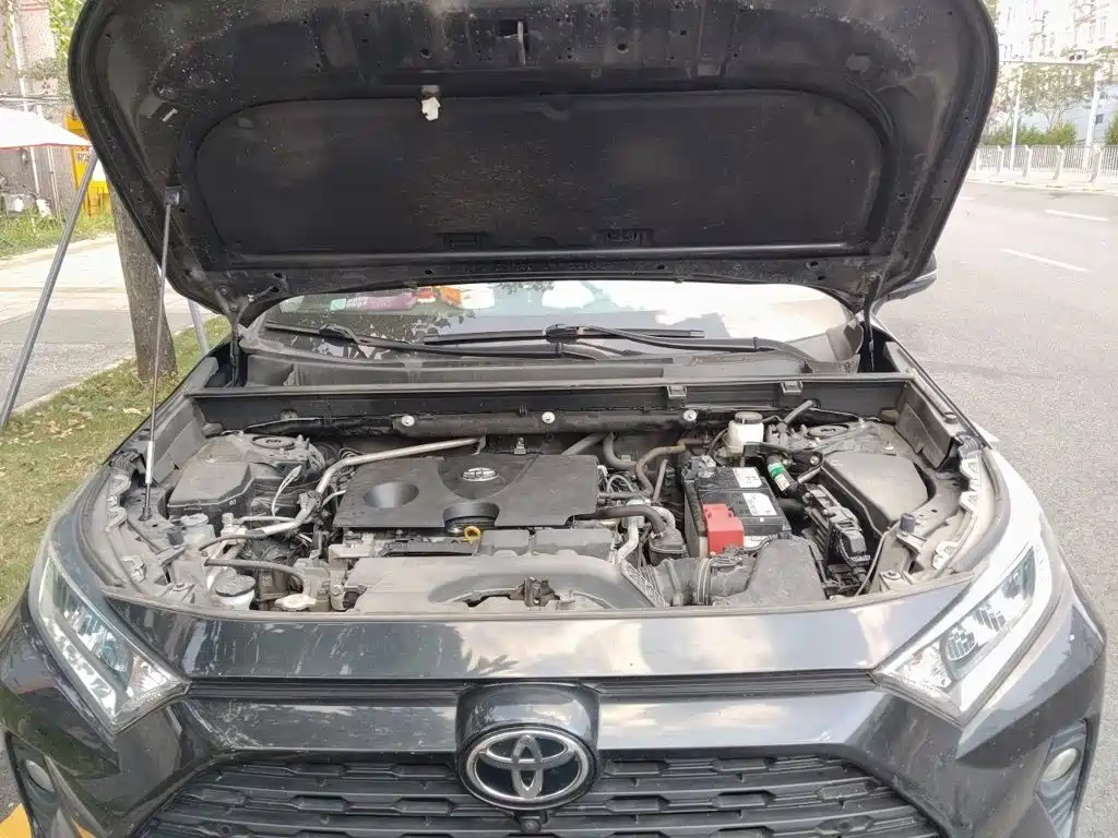 Toyota RAV4 — фото 21