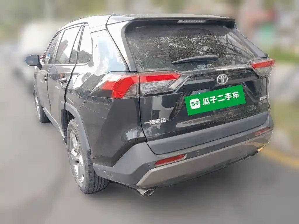 Toyota RAV4 — фото 4