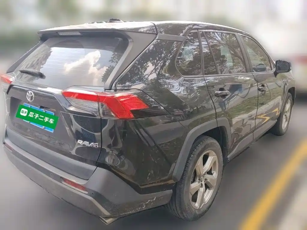 Toyota RAV4 — фото 6