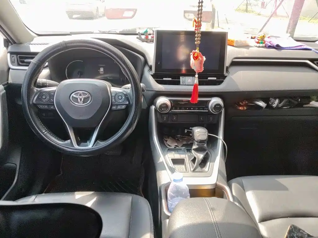 Toyota RAV4 — фото 10