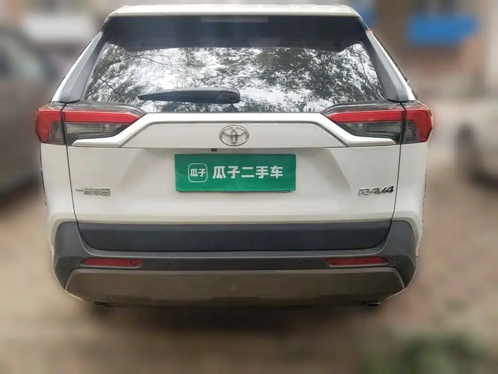 Toyota RAV4 — фото 3