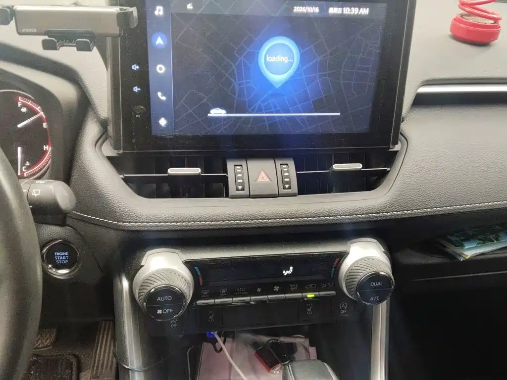 Toyota RAV4 — фото 9