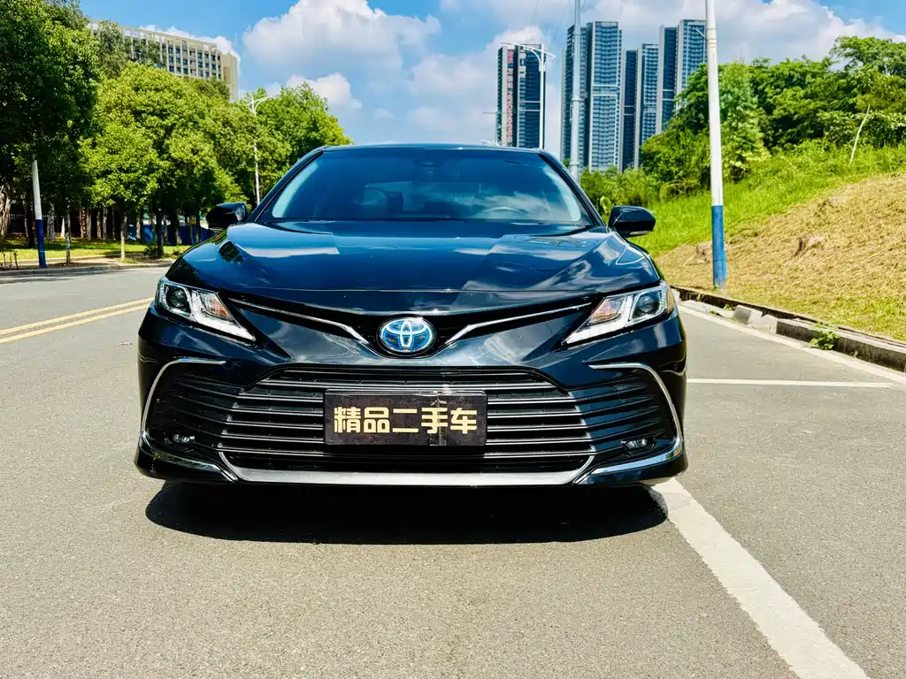 Toyota Camry — фото 2