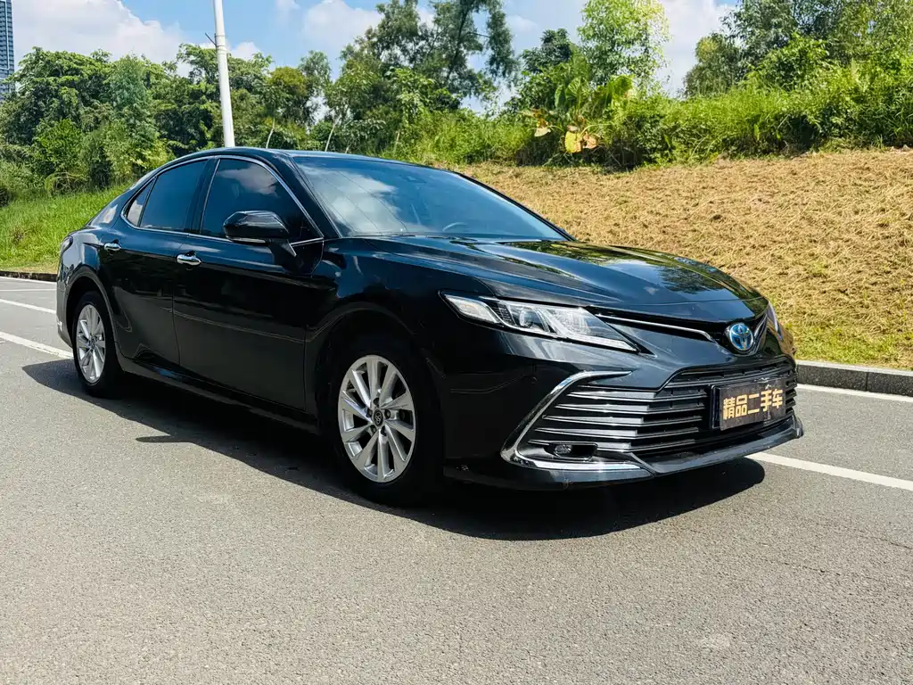 Toyota Camry — фото 3