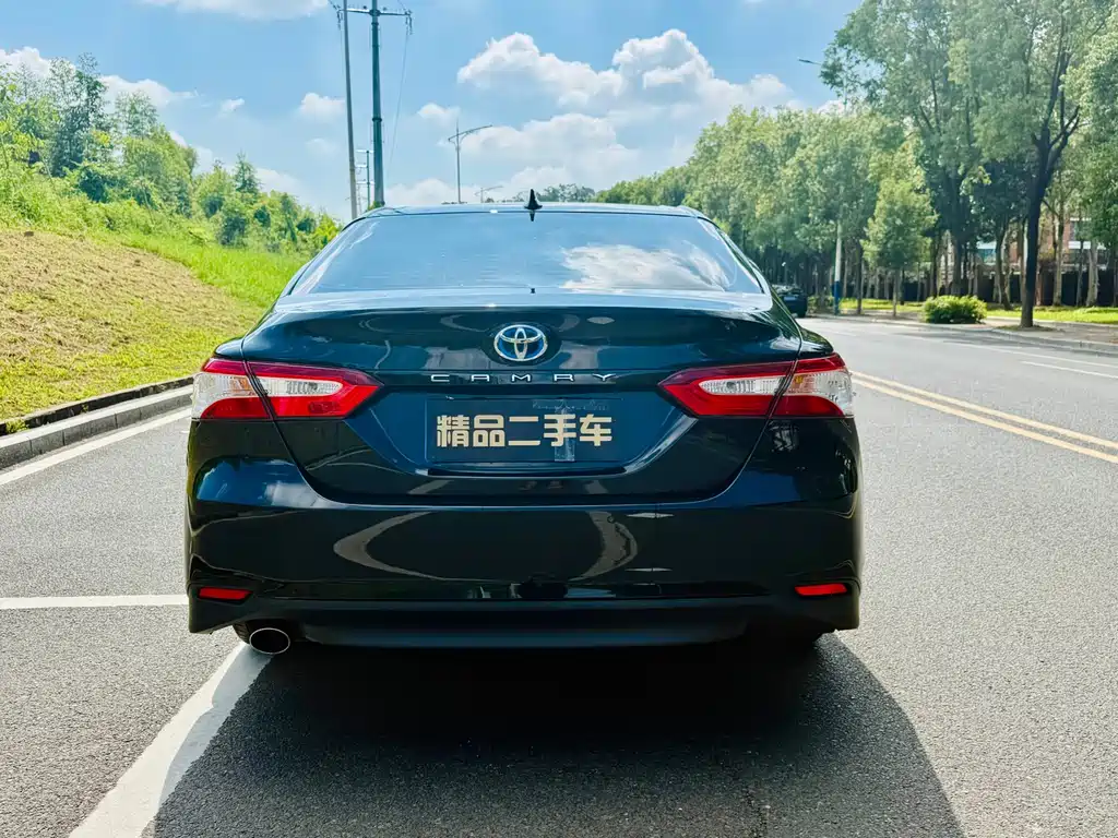 Toyota Camry — фото 4