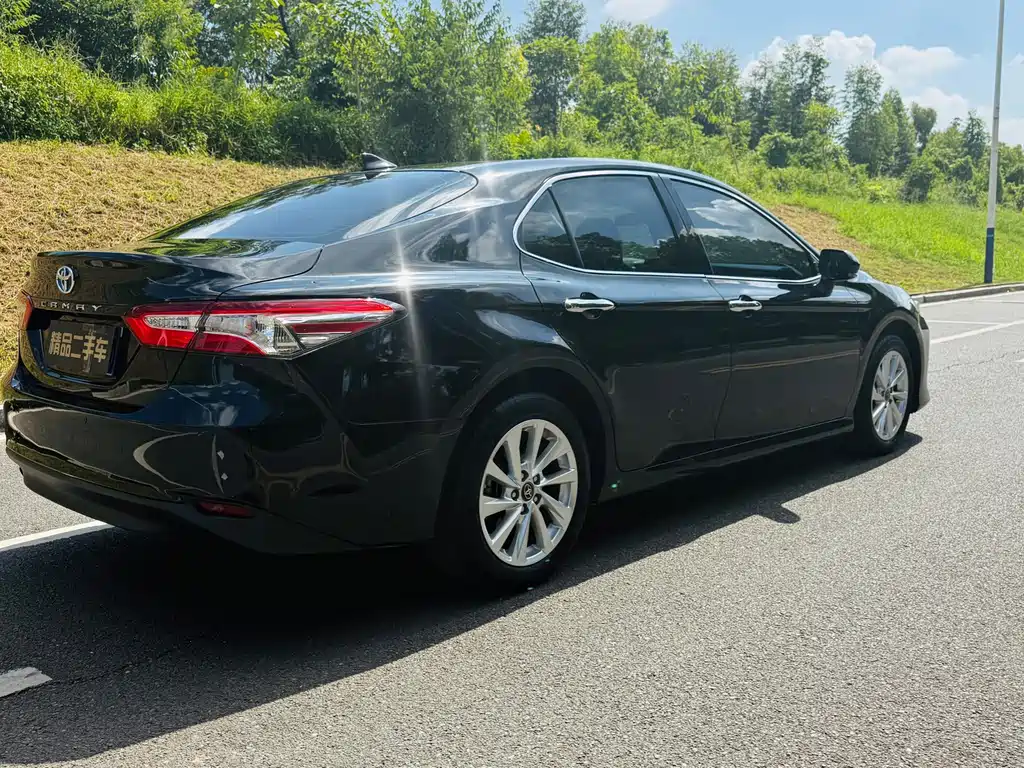 Toyota Camry — фото 6