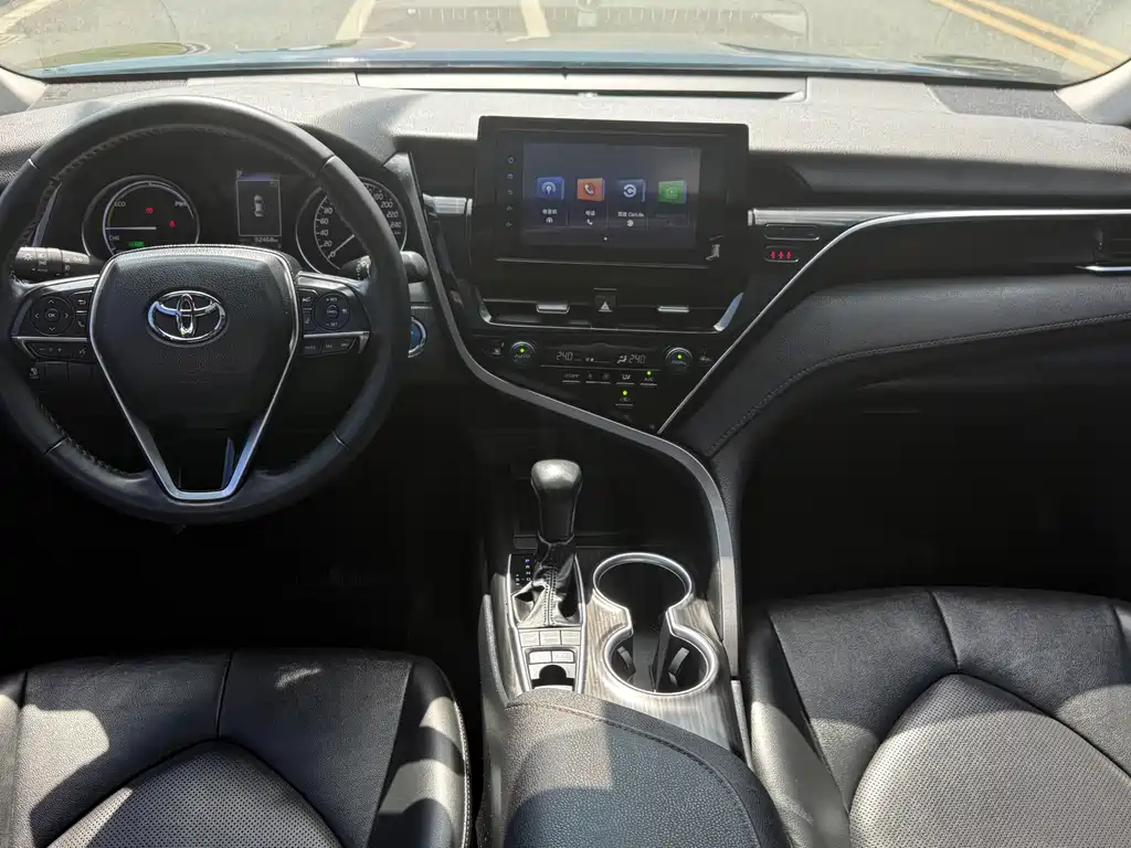 Toyota Camry — фото 10