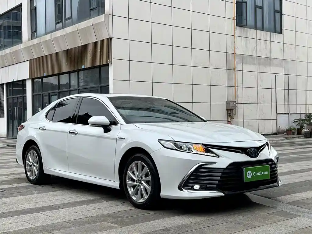 Toyota Camry — фото 3