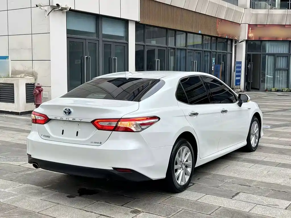 Toyota Camry — фото 6