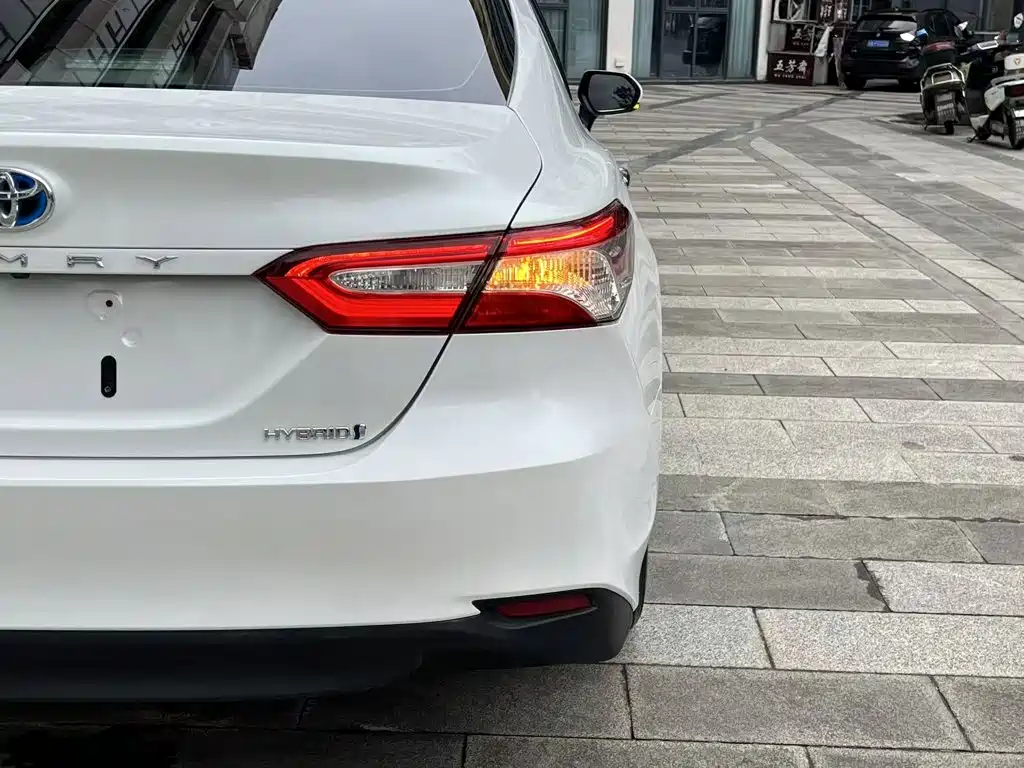 Toyota Camry — фото 7
