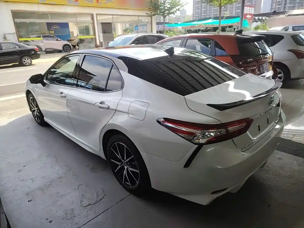 Toyota Camry — фото 4