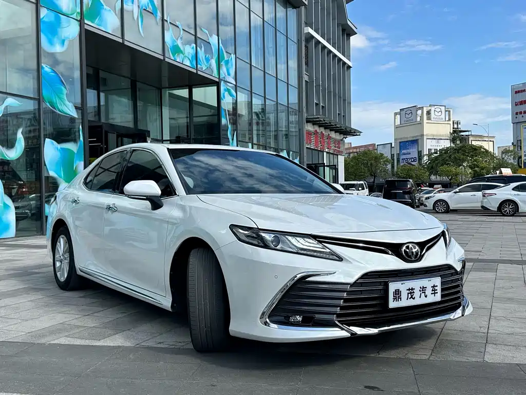 Toyota Camry — фото 8