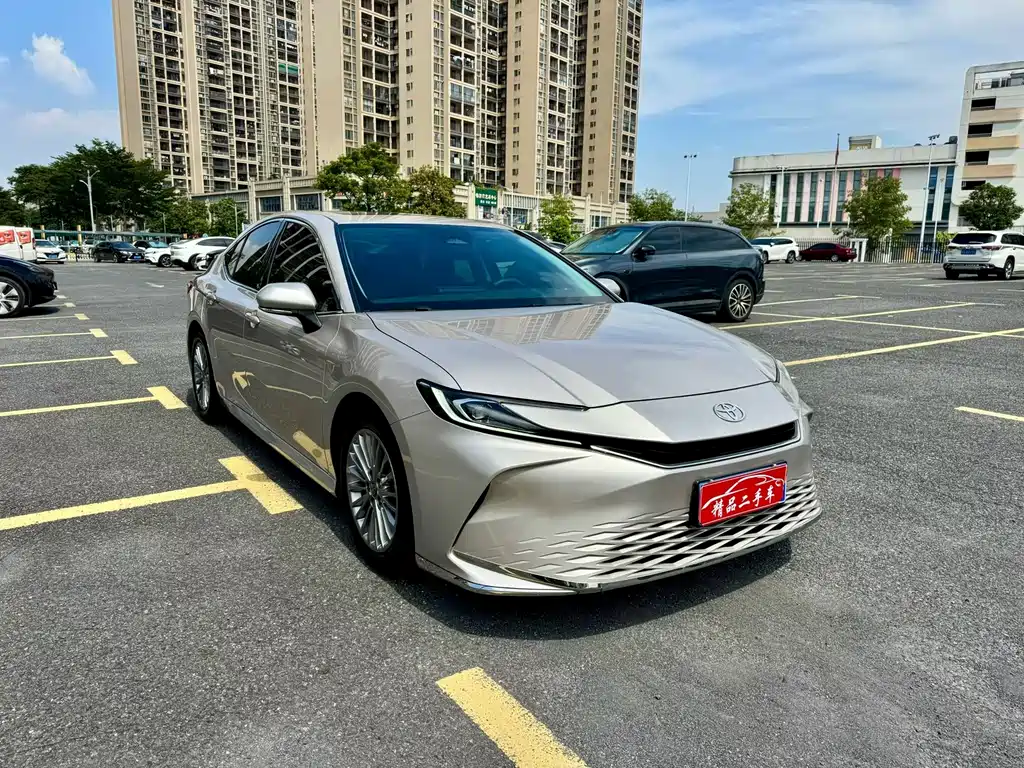 Toyota Camry — фото 3
